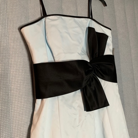Nicole Miller Strapless Sash and Bow Gown - Picture 4 of 10